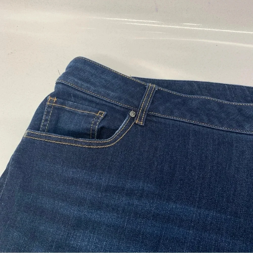Lane Bryant Girlfriend Denim Shorts 26 Mid Rise  Dark Wash Pockets Stretch  Work